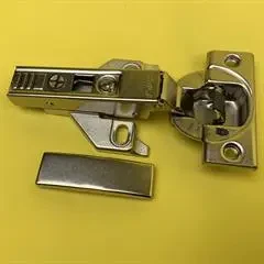 BLUM hængsel med integreret dæmpning. Inkl. GRATIS dækkappe