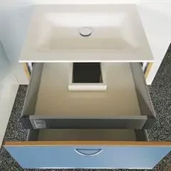 Badeværelsesmøbel med vask og skuffer