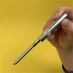 Skjult hyldebærer med gevind til svævehylde. Justerbar beslag 73 mm