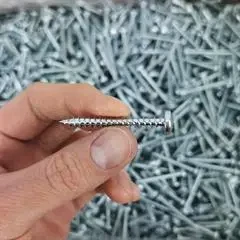 Spånskrue med panhoved 4,5 x 40 mm - 4500 stk i kasse (0,22 kr/stk) 