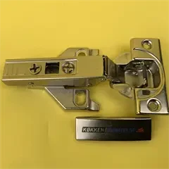 BLUM hængsel med integreret dæmpning. Inkl. GRATIS dækkappe