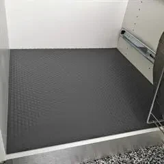 Gummimåtte til vaskeskab grå - sikrer mod vand