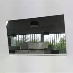 Spejl 80 x 50 cm med polerede kanter. Vandret/lodret placering. 