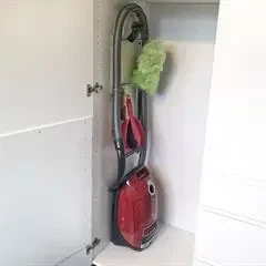 Kosteskabsstativ inkl skruer