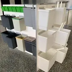 Udvalg af affaldsspande med ophæng