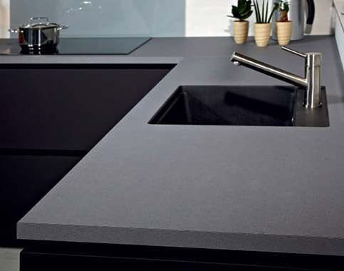 Køkken med lige kant og underlimet vask