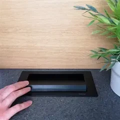 EvoLine BackFlip - mat sort  - stikkontakt til bordplade