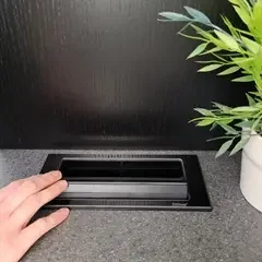 EvoLine BackFlip - sort glas  - stikkontakt til bordplade