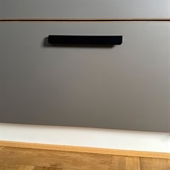 Hvid laminat til sokkel 1500 x H: 100-172 mm